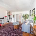Colonnade Apartment Paris